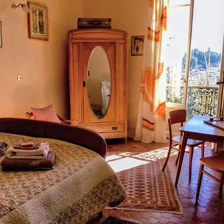 Πανσιόν En Provence- Saint Marc